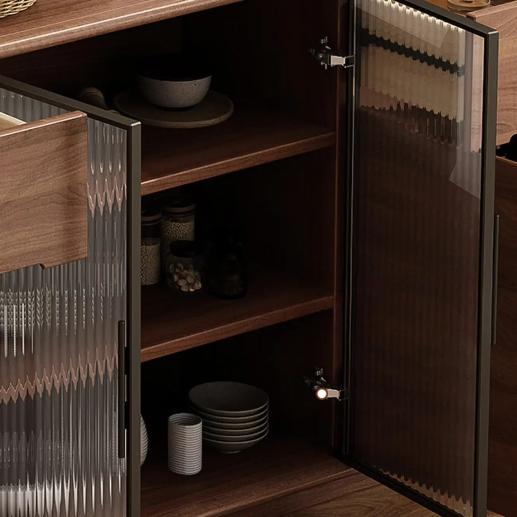 Buffet en bois moderne avec de spacieux placards de rangement