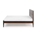 Lit King en bois massif Plank+Beam Duo avec tête de lit à panneaux, aucun sommier tapissier requis