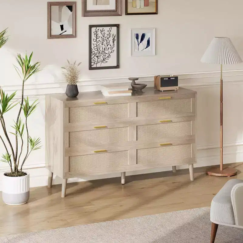 Commode en rotin naturel Garvee avec poignées dorées, commode de rangement en bois de style ferme avec 5 pieds solides pour salon, chambre et entrée, chêne