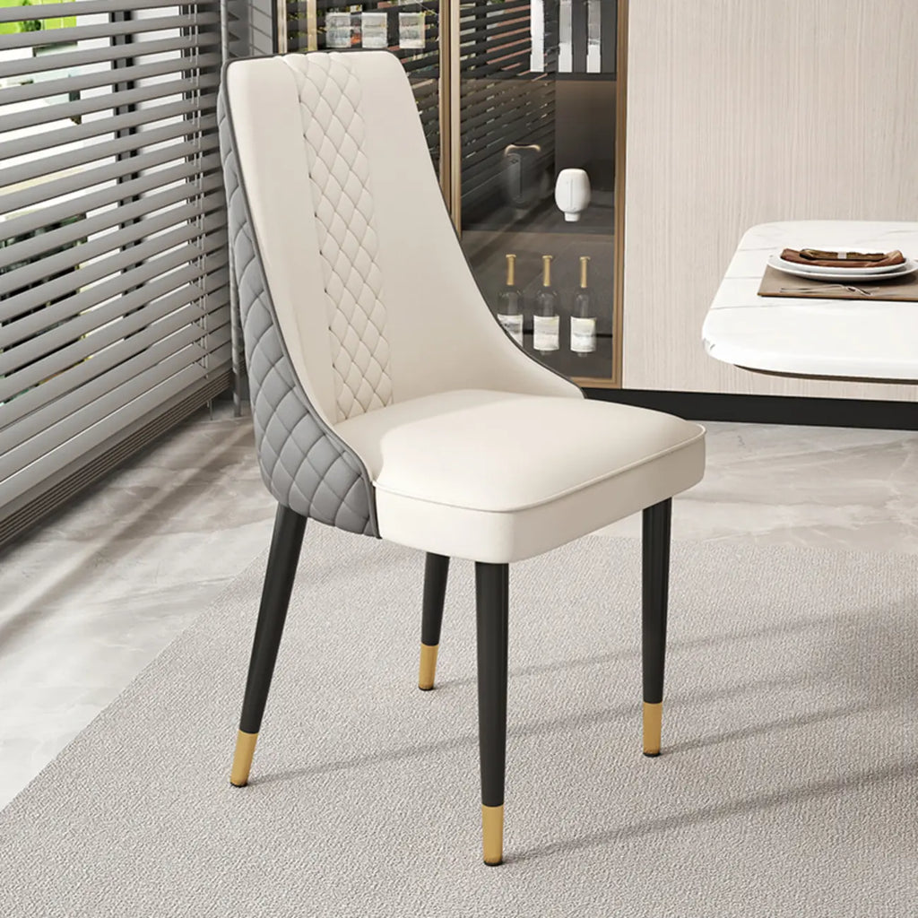 Chaise de salle à manger en similicuir avec haut dossier et accoudoirs inclinés