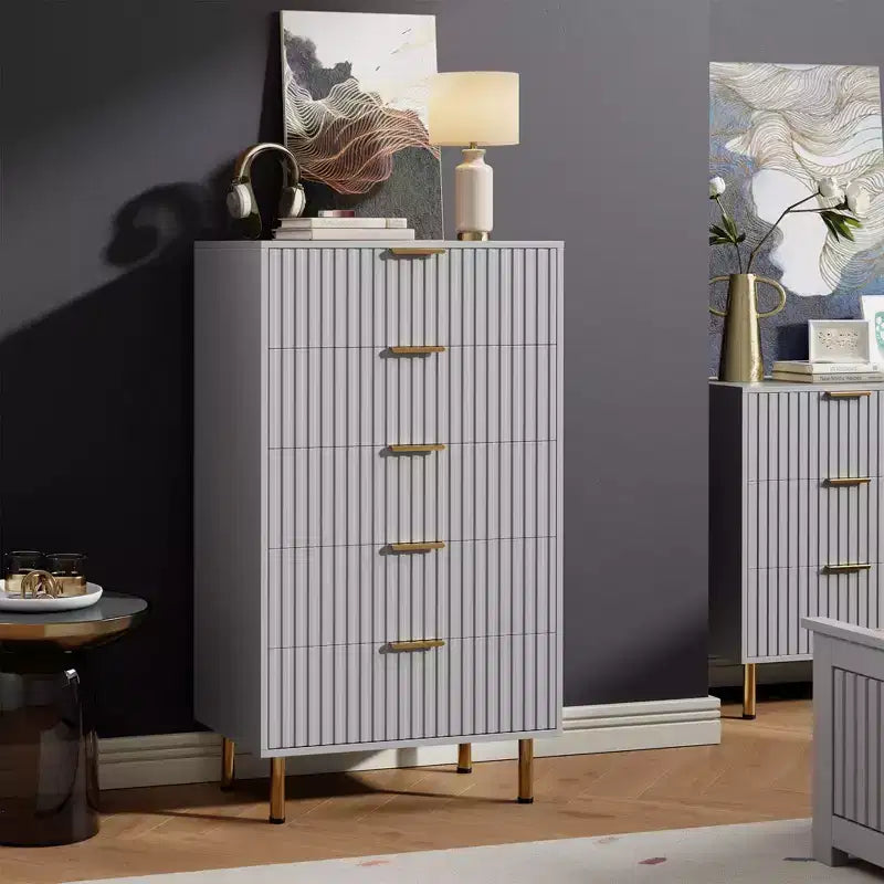 Commode moderne en bois de 122 cm de haut avec 5 tiroirs cannelés profonds et un large plateau pour chambre à coucher, salon, couloir, chambre d'enfant