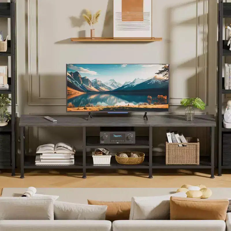 Qwatto Meuble TV chêne noir 160 cm pour TV jusqu'à 70 pouces, meuble console de divertissement avec étagère pour barre de son, étagères de rangement ouvertes, décoration de salon