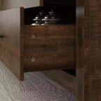 Commode horizontale Hitow à 6 tiroirs avec grain de bois et poignées noires pour le rangement du salon