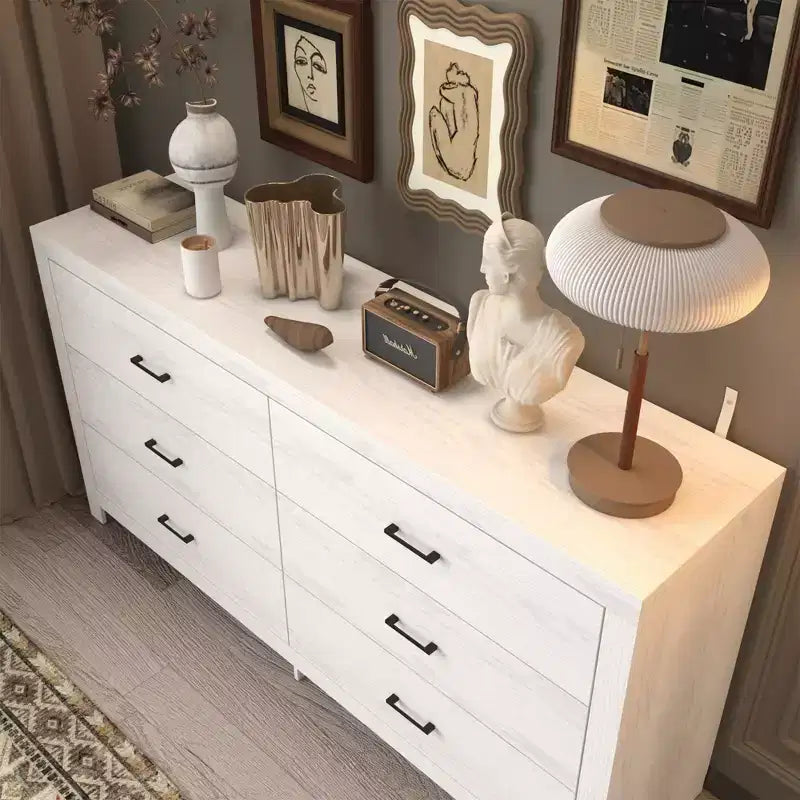 Commode horizontale Hitow à 6 tiroirs avec grain de bois et poignées noires pour le rangement du salon