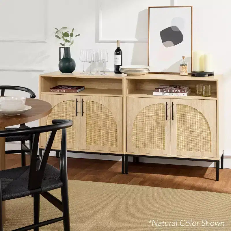Meuble de rangement en rotin arqué à 2 portes Best Choice Products, buffet, avec découpe pour cordon, étagère de rangement réglable