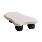 Table basse GDFStudio Dominic 40 avec plateau en bois en forme de nuage et pieds sphériques en plastique