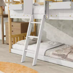 Lit superposé Whisen Twin sur Twin avec toit, fenêtre, jardinière, porte, barrières de sécurité et échelle