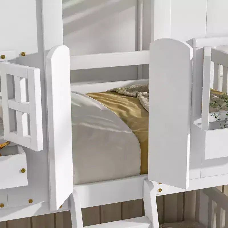 Lit superposé Whisen Twin sur Twin avec toit, fenêtre, jardinière, porte, barrières de sécurité et échelle