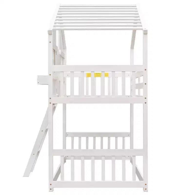 Lit superposé Whisen Twin sur Twin avec toit, fenêtre, jardinière, porte, barrières de sécurité et échelle