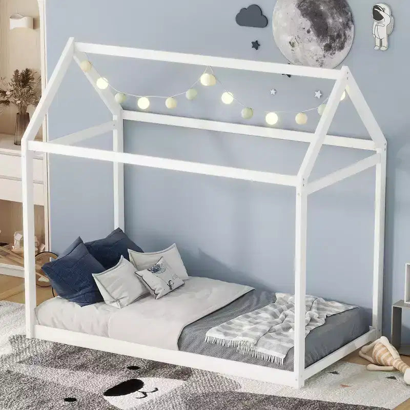 Lit plateforme en bois Whisen, taille double, en forme de maison