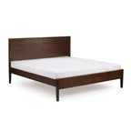 Lit King en bois massif Plank+Beam Duo avec tête de lit à panneaux, aucun sommier tapissier requis