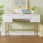Bestier Bureau d'écriture informatique cannelé de 120 cm avec rangement pour bureau à domicile, coiffeuse cannelée avec 3 tiroirs et pieds dorés, blanc