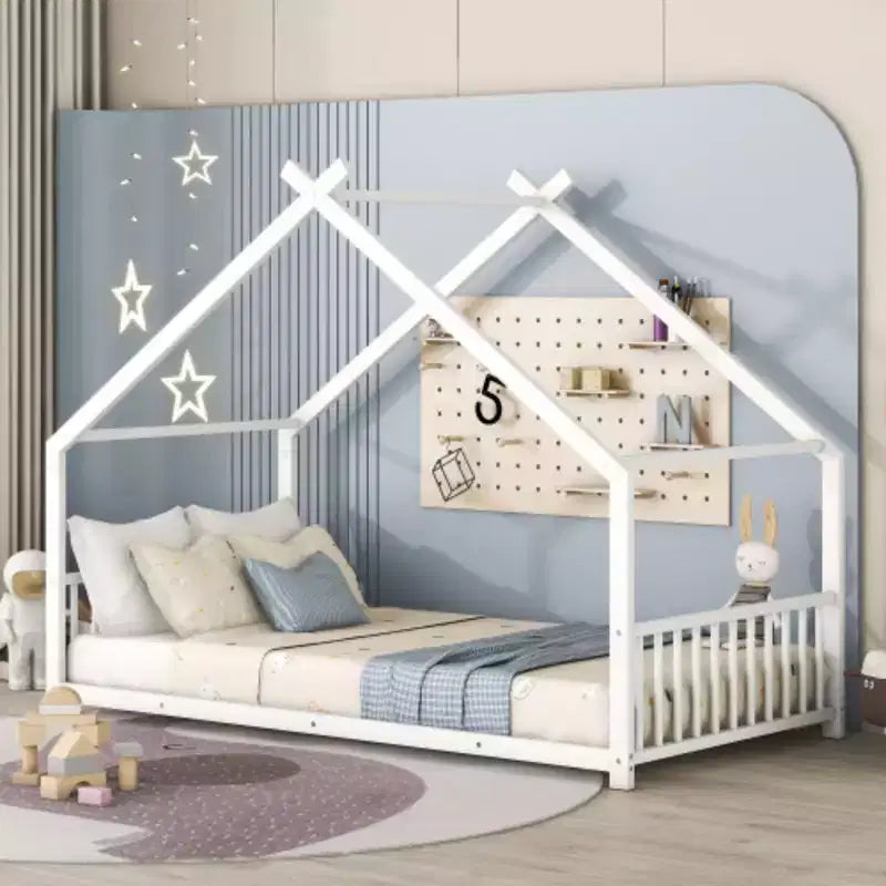 Cadre de lit double en métal avec un design de maison exceptionnel