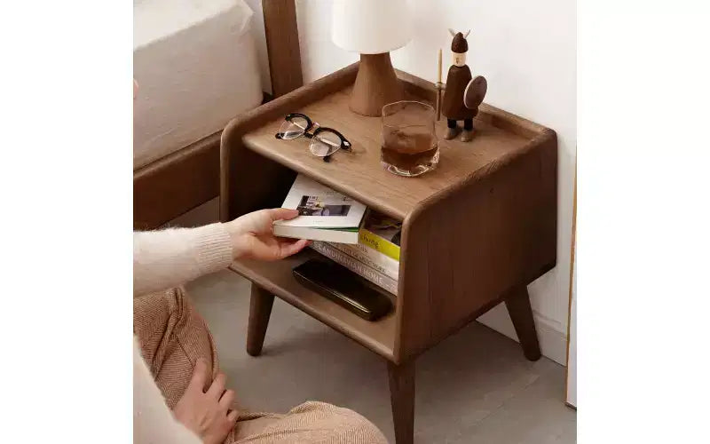 Table de chevet GDFStudio Albert en hêtre massif de 40 cm de haut avec armoire de rangement