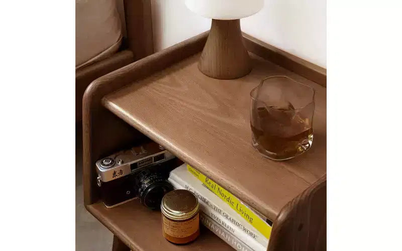 Table de chevet GDFStudio Albert en hêtre massif de 40 cm de haut avec armoire de rangement
