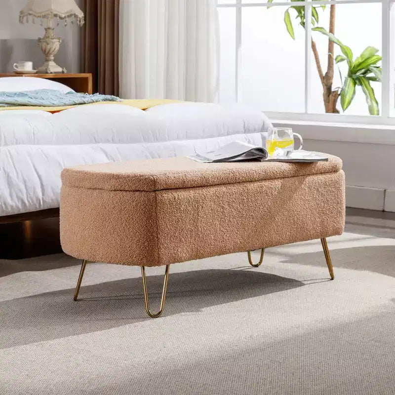 Banc ottoman de rangement moderne Zeus & Ruta avec pieds dorés pour le pied de lit