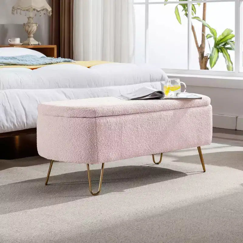 Banc ottoman de rangement moderne Zeus & Ruta avec pieds dorés pour le pied de lit