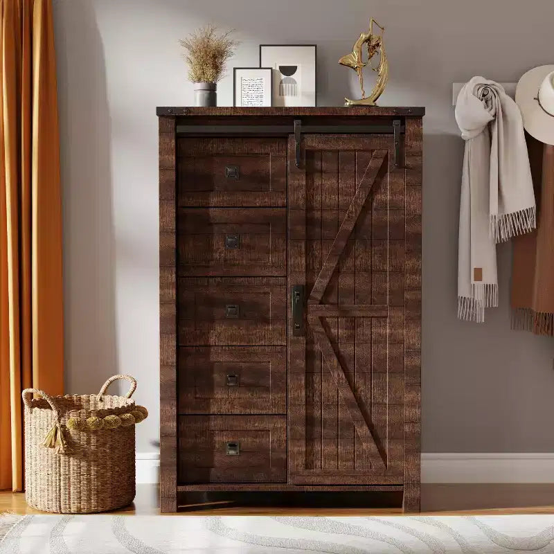 Commode haute SinCiDo Farmhouse Modern 5 tiroirs avec porte coulissante de style grange, commode de rangement pour chambre à coucher, salon et chambre d'enfants