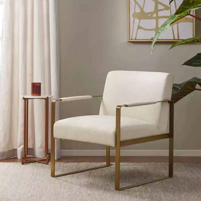 Fauteuil d'appoint Okak avec coussin de dossier confortable et cadre en métal doré, fauteuil de lecture élégant pour salon et salle d'attente.