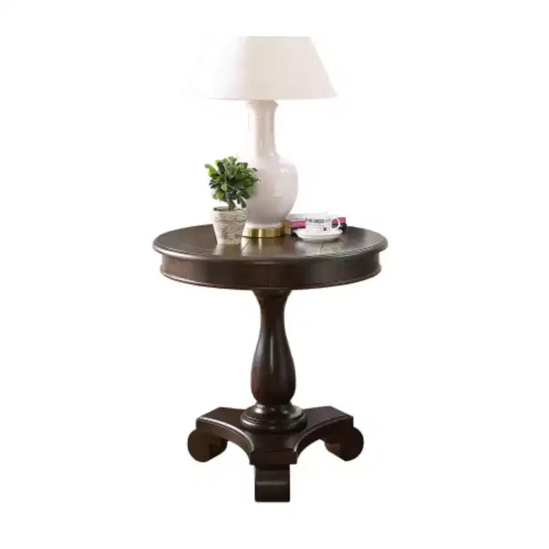 Table d'appoint ronde par Rene, avec un piétement en bois, design classique et robuste