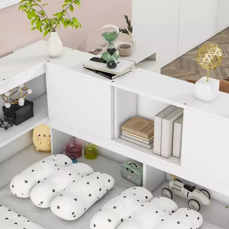 Cadre de lit plateforme Okak pleine grandeur avec bibliothèques en L, lit de rangement au sol pour chambre d'enfant