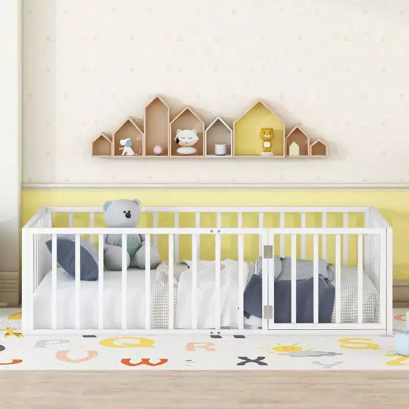 Okak Lit en métal pour enfant jumeau/double/grand, cadre de lit avec clôture surélevée et porte verrouillable, lit pour enfant pour chambre d'enfant et salle de jeux
