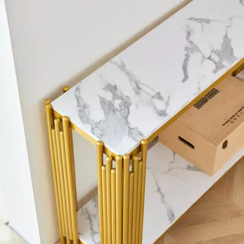 Console moderne dorée avec plateau effet marbre et cadre métallique, solution de 122 cm pour couloir