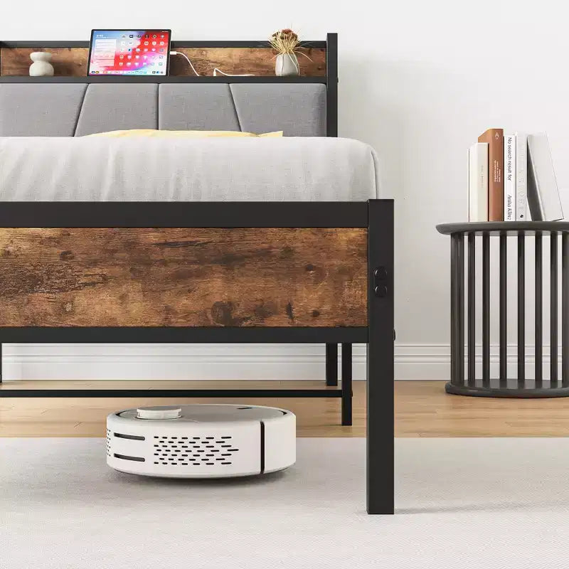 CLIHOME Cadre de lit plateforme rembourré en métal robuste, tête de lit de rangement avec station de recharge, aucun sommier tapissier requis