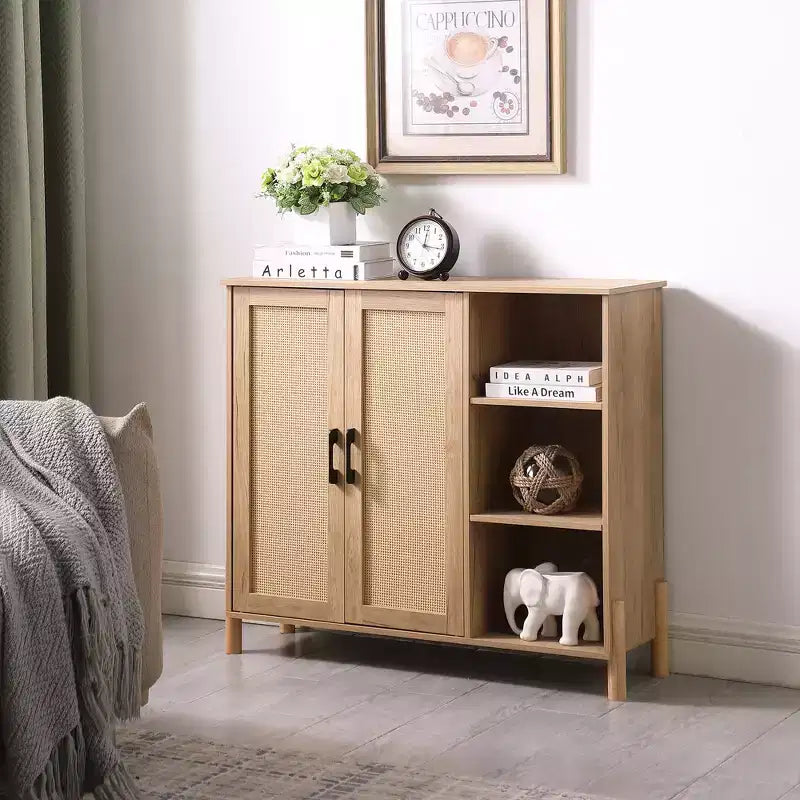 Meuble de rangement GDFStudio Riven Mid-Century Modern de 89,9 cm avec portes en rotin tressé, étagères ouvertes et étagères réglables