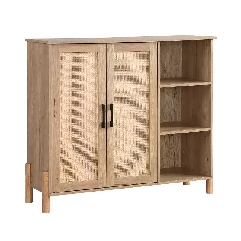 Meuble de rangement GDFStudio Riven Mid-Century Modern de 89,9 cm avec portes en rotin tressé, étagères ouvertes et étagères réglables