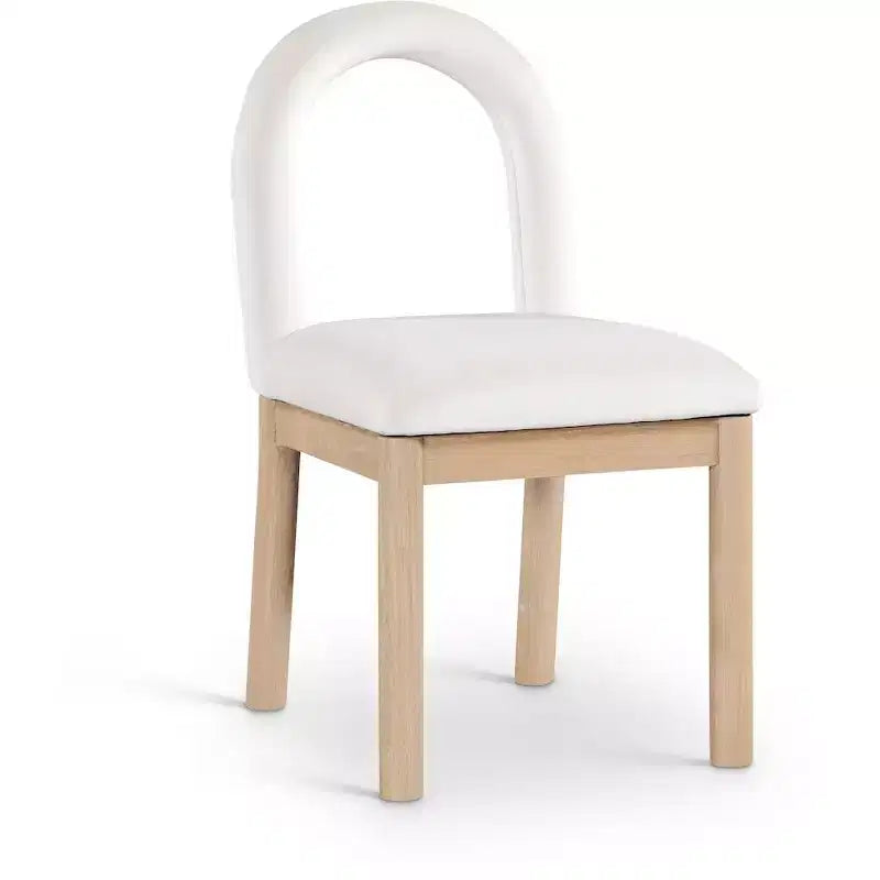 Meridian Furniture, Chaise de salle à manger en velours Conrad