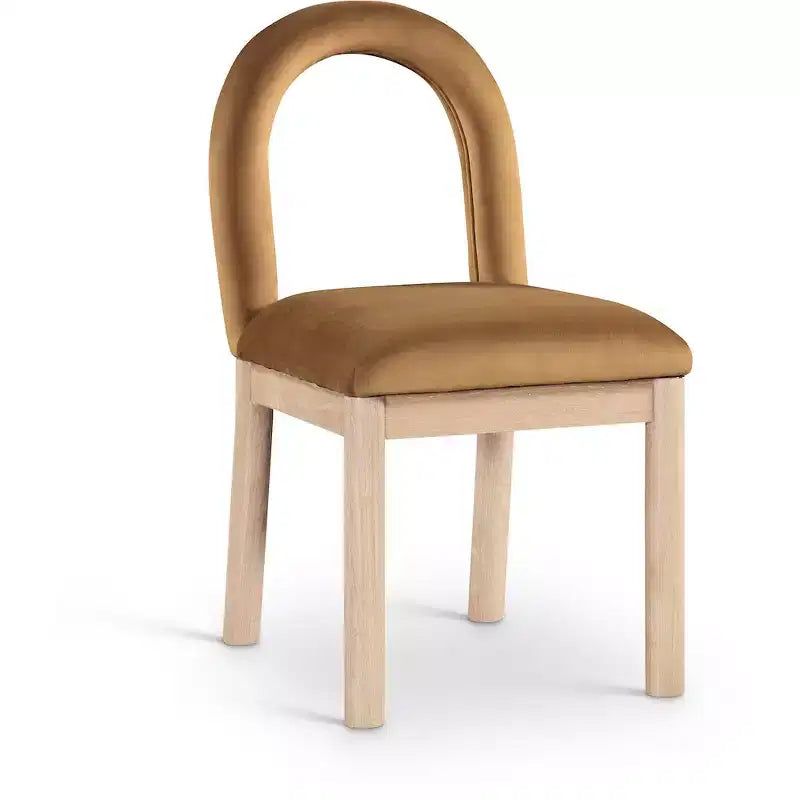 Meridian Furniture, Chaise de salle à manger en velours Conrad