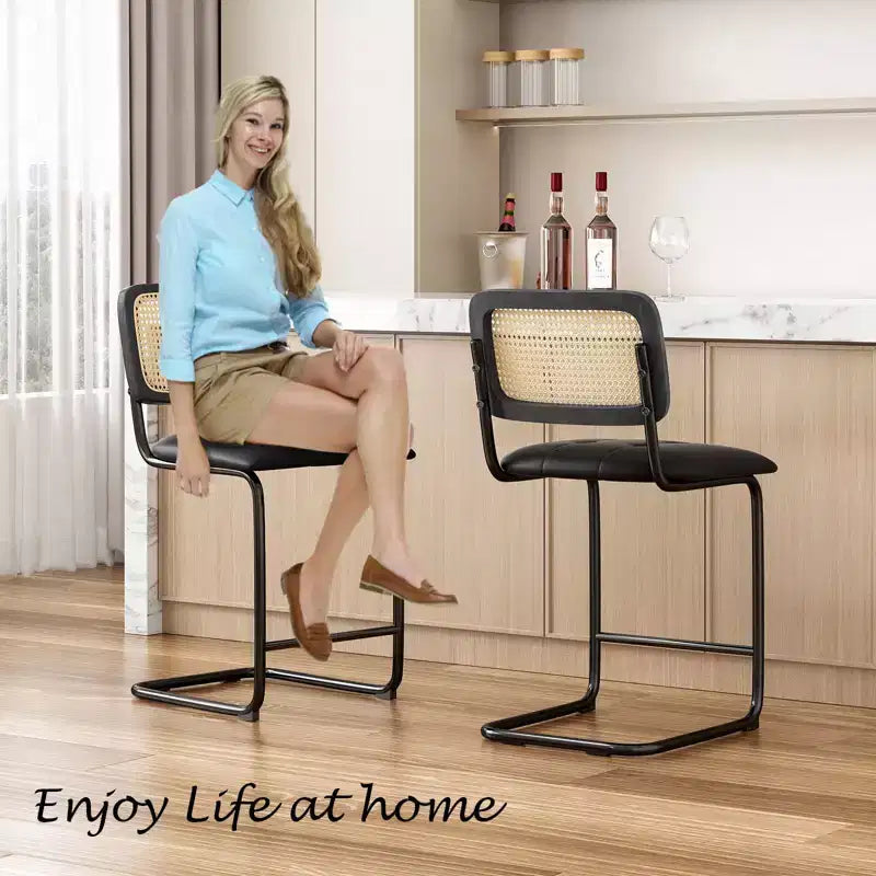 PexFix Lot de 2 tabourets de bar à hauteur de comptoir, en cuir PU rembourré, avec dossier en rotin, hauteur 61 cm, sans accoudoirs, pour îlot de cuisine, Noir