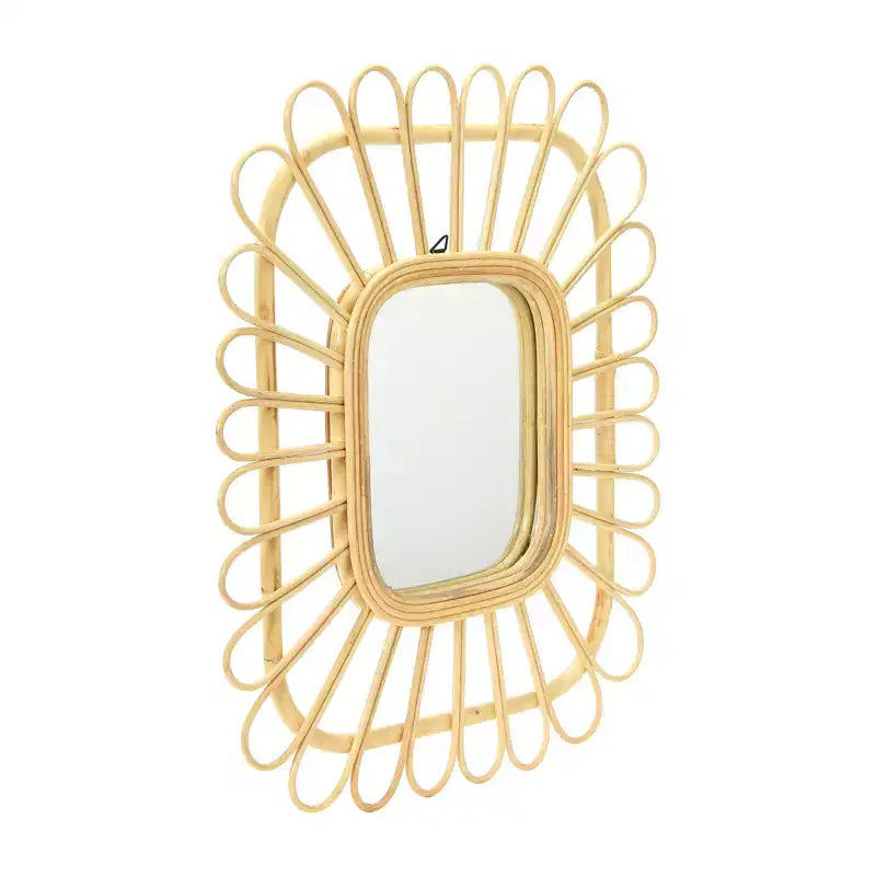 Miroir mural tissé en rotin à cadre pétale Storied Home, naturel