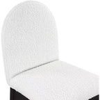 Meridian Furniture, Chaise de salle à manger Waldorf en tissu bouclé