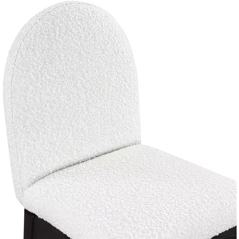 Meridian Furniture, Chaise de salle à manger Waldorf en tissu bouclé