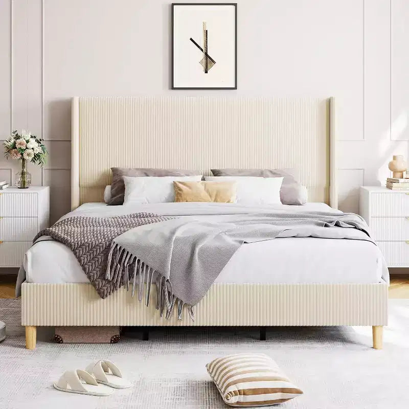 Cadre de Lit Double, Lit Plateforme Rembourré en Velours Côtelé avec Tête de Lit à Ailes Touffetée Verticale, Lattes en Bois Robustes, Montage Facile, Beige