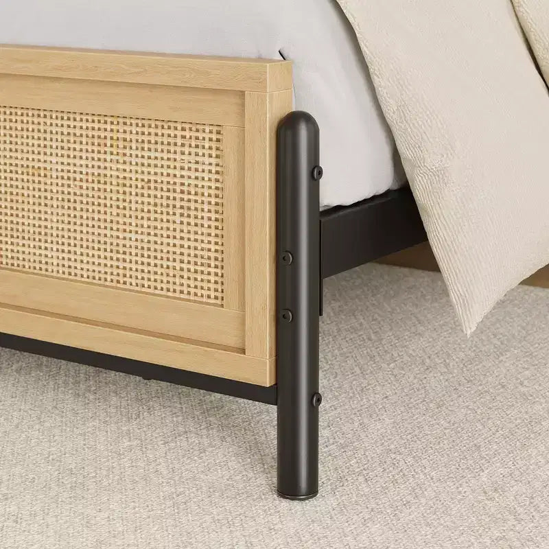 Cadre de lit Boho avec tête et pied de lit en rotin naturel, lit plateforme double en bois sans sommier tapissier, assemblage facile sans bruit en métal.