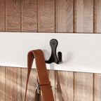 Banc de rangement d'entrée blanc et chêne avec patères, étagères et 2 paniers tressés meuble d'entrée