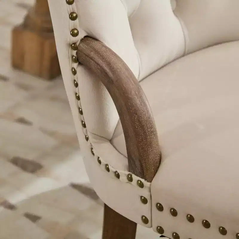 Lot de 2 chaises de salle à manger Zeus & Ruta en velours vintage avec bordure touffetée faite à la main, poignées en bois massif et clous décoratifs en cuivre