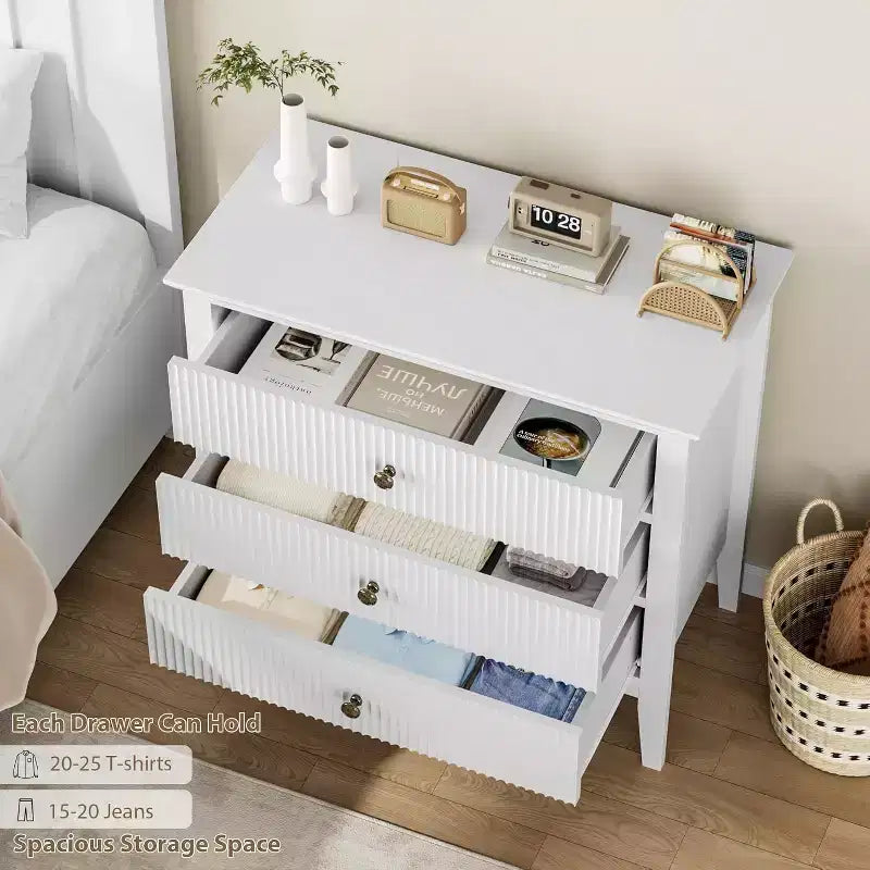 Commode moderne à 3 tiroirs avec design cannelé, sangles anti-basculement et glissières silencieuses pour chambre, salon, salle de bain