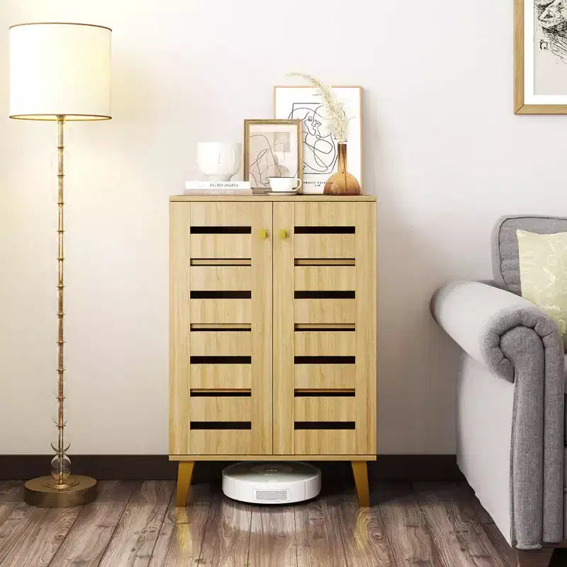 Meuble à Chaussures Costway à 4 Niveaux en Bois avec Portes et Étagères Amovibles pour Entrée