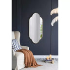 Miroir mural décoratif doré champagne de 22,4 x 48 pouces avec bords crantés