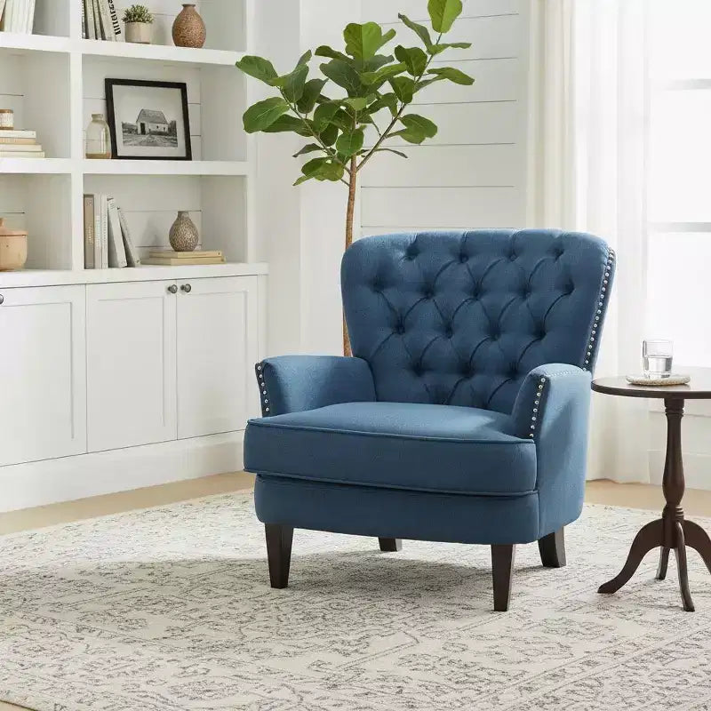 Fauteuil de relaxation touffeté Polibi avec dossier incurvé et clous décoratifs