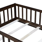 Lit au sol double Bellemave avec clôture et porte, cadre de lit Montessori bas pour enfants, bois d'hévéa massif, barrières de sécurité, assemblage facile