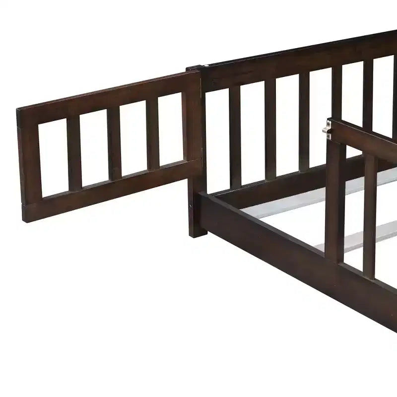 Lit au sol double Bellemave avec clôture et porte, cadre de lit Montessori bas pour enfants, bois d'hévéa massif, barrières de sécurité, assemblage facile