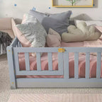 Lit au sol double Bellemave avec clôture et porte, cadre de lit Montessori bas pour enfants, bois d'hévéa massif, barrières de sécurité, assemblage facile