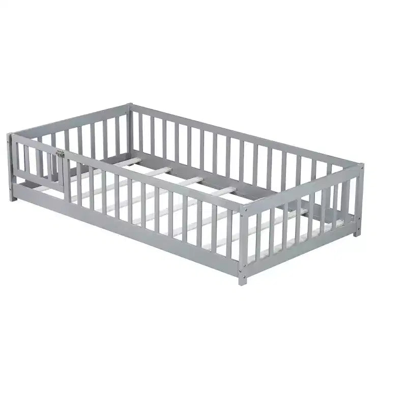 Lit au sol double Bellemave avec clôture et porte, cadre de lit Montessori bas pour enfants, bois d'hévéa massif, barrières de sécurité, assemblage facile