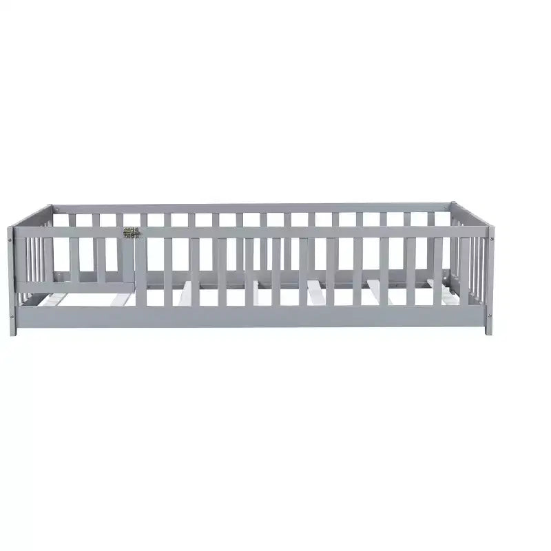 Lit au sol double Bellemave avec clôture et porte, cadre de lit Montessori bas pour enfants, bois d'hévéa massif, barrières de sécurité, assemblage facile