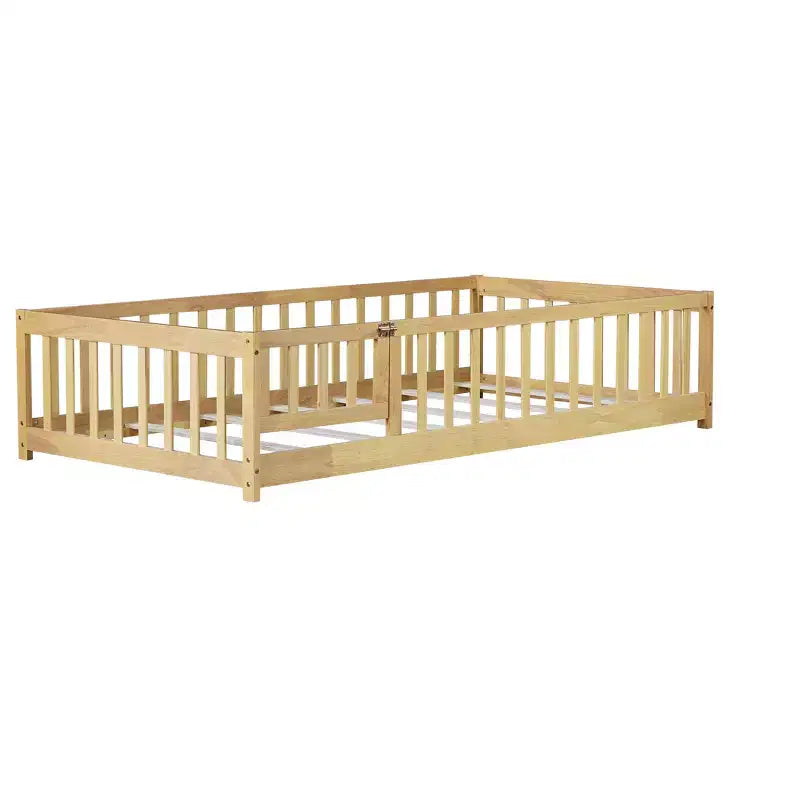 Lit au sol double Bellemave avec clôture et porte, cadre de lit Montessori bas pour enfants, bois d'hévéa massif, barrières de sécurité, assemblage facile